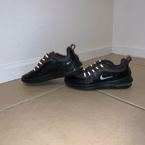 Nike Air Max Axis Black/Silver/Volt Green Size 6